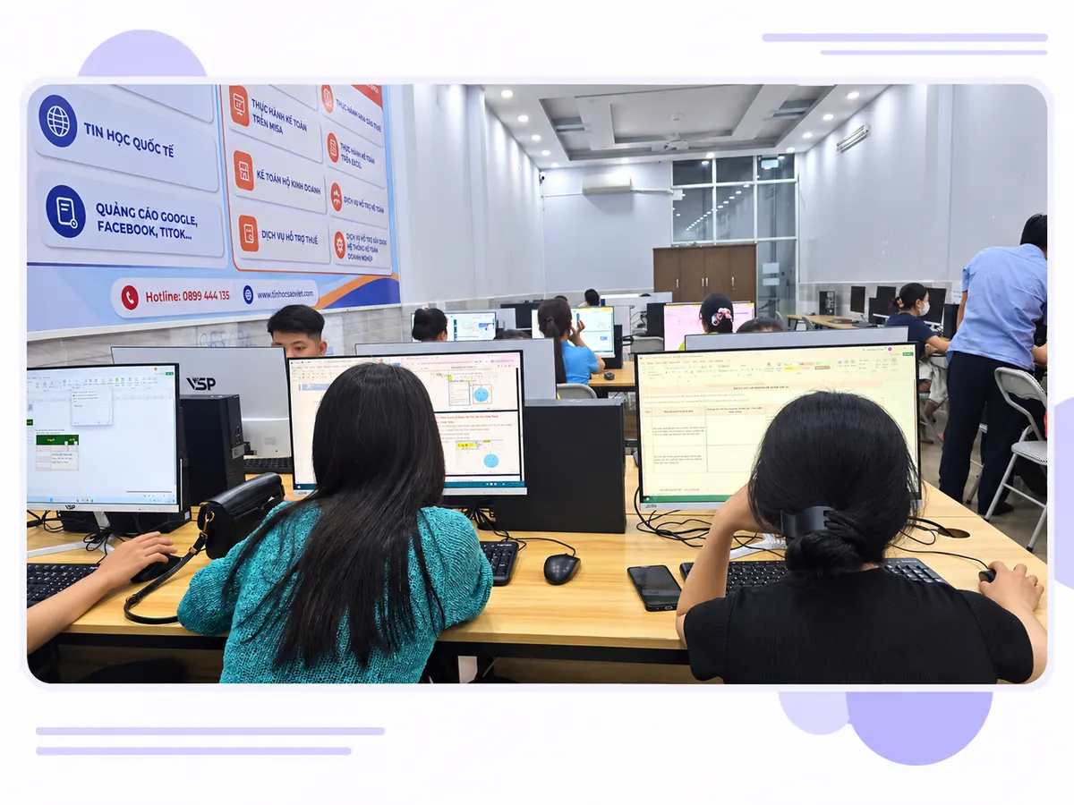 Ảnh minh họa thiết kế từ lớp tin học thực tế do chủ website cung cấp, dùng cho nội dung Học kèm Word: tìm nguyên nhân bố cục lệch từ một đoạn nhỏ.